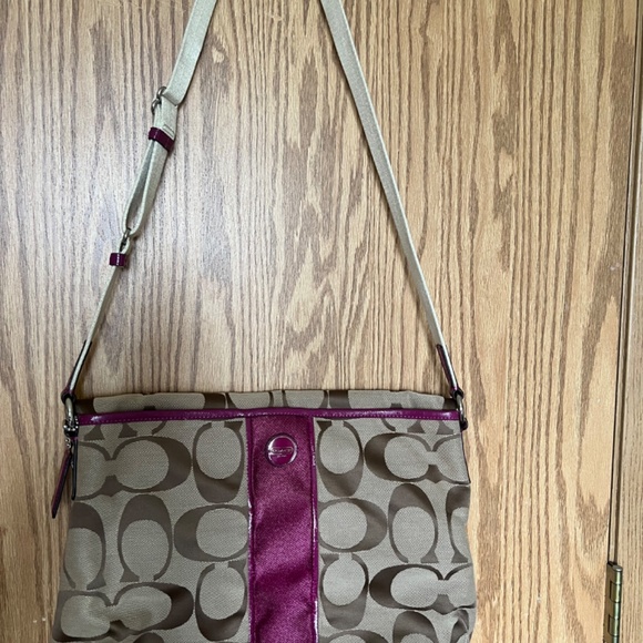 Coach purse - Picture 3 of 4